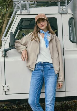 Chaqueta corta beige