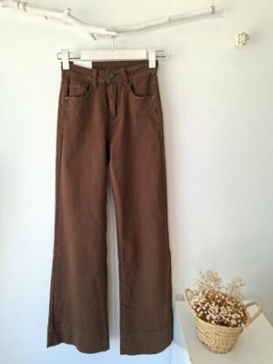 Pantalón ancho marrón