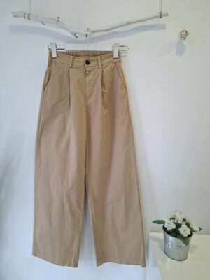 Pantalón pinzas camel