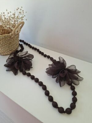 Collar largo bolas flor chocolate
