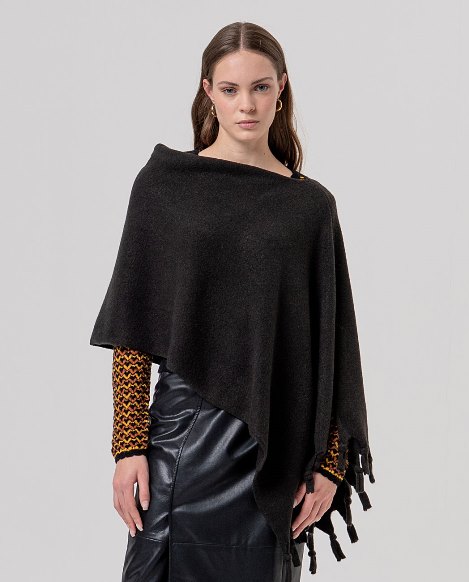 Poncho punto flecos negro