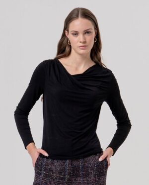 Camiseta cuello barco negra