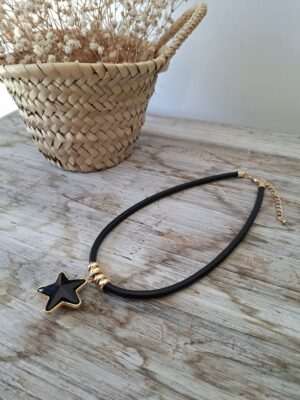 Collar estrella negra