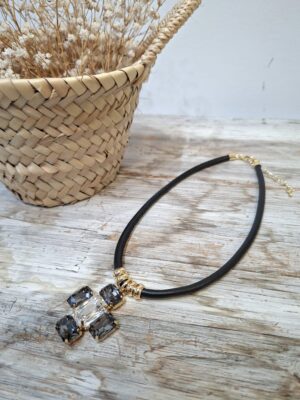 Collar cruz negro